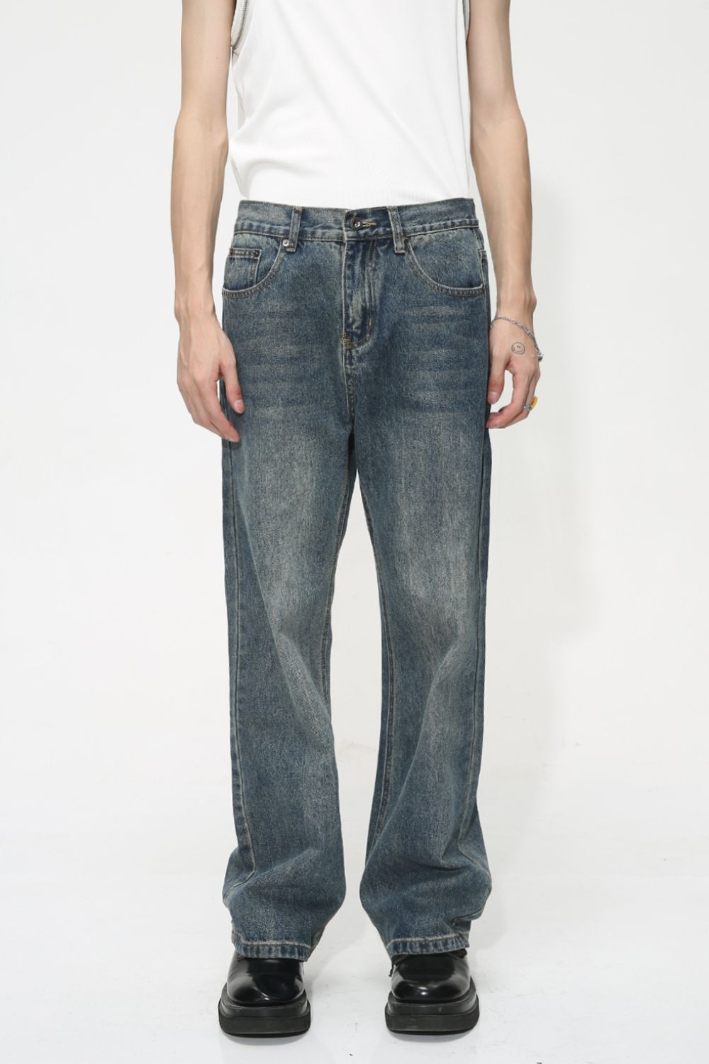 Classic Mid Rise Jeans with Pockets