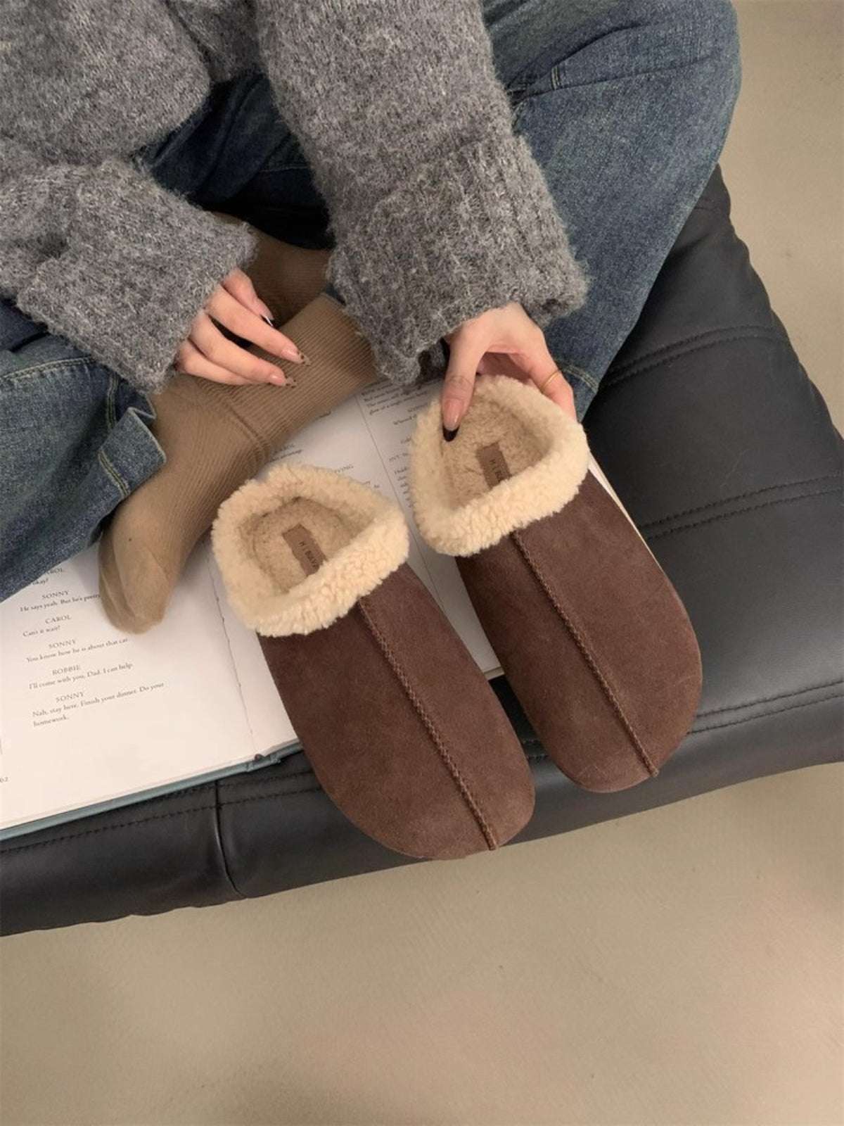 Thermal Fuzzy Round Toe Flat Slippers